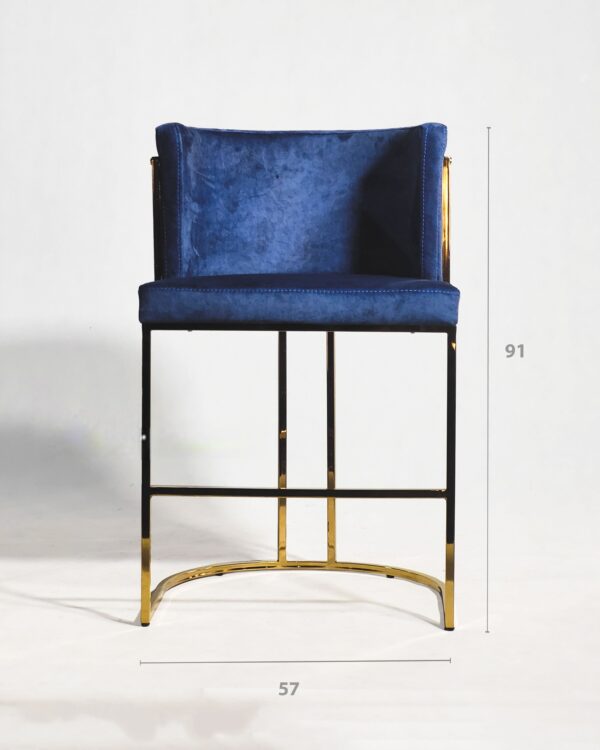 صندلی لیندا با طراحی مینیمال و منحصر به فرد، انتخابی ایده‌آل برای دکوراسیون‌های مدرن و کلاسیک است.این صندلی با طراحی ساده و شیک، به عنوان یکی از جذاب‌ترین انتخاب‌ها برای خانه شما مطرح است.